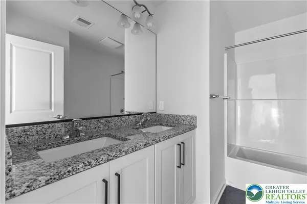 $824,900 | 4780 Farrcroft Drive, Unit 113, Easton, PA 18040