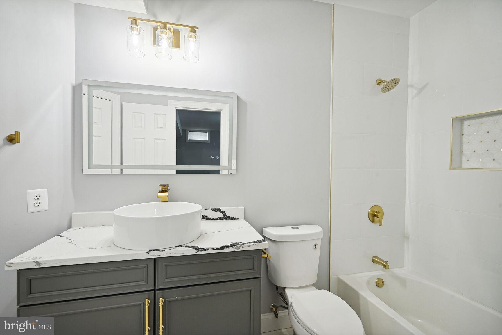 6390 Gayfields Road Alexandria, VA 22315 - Photo 8 of 15 a bathroom with a sink toilet and shower