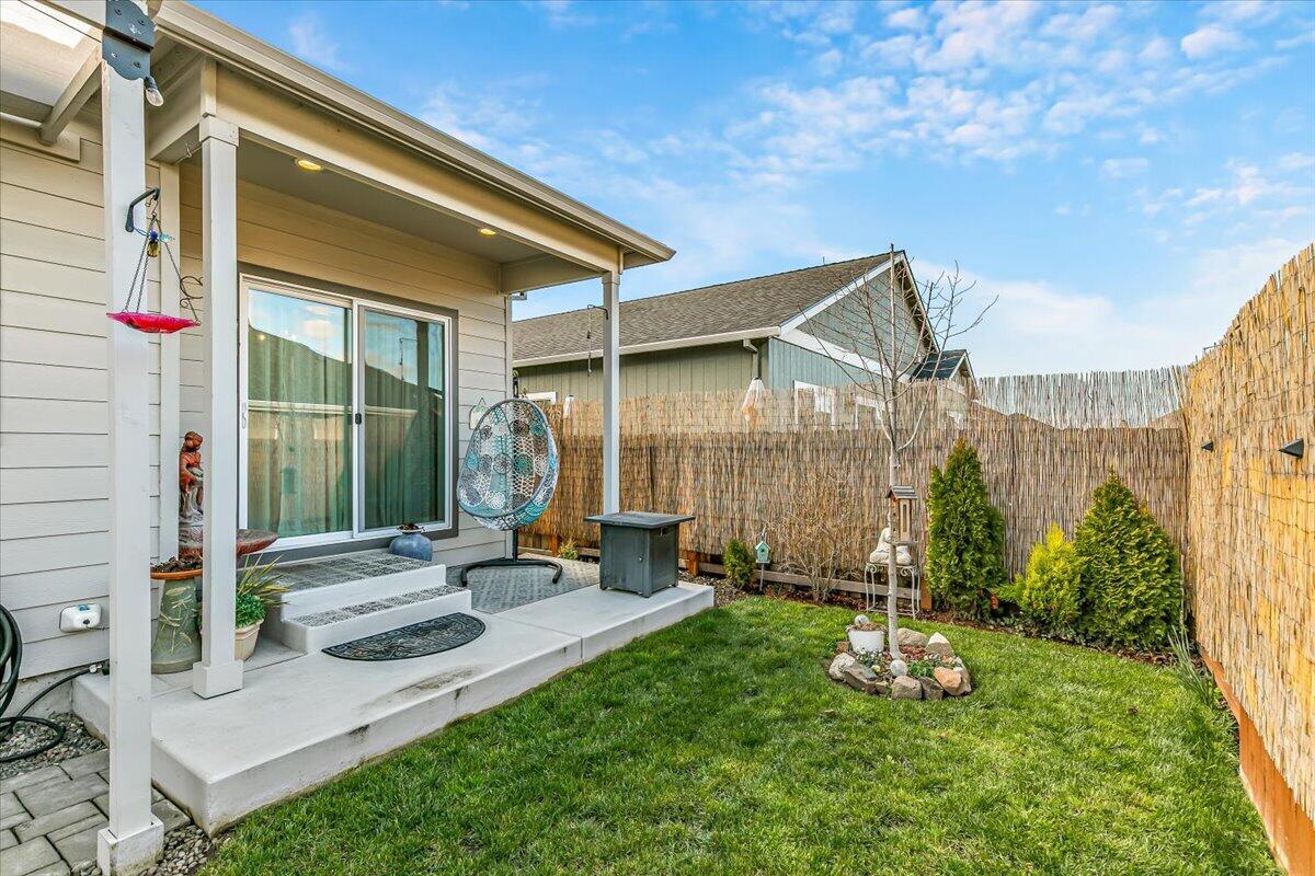 248 Christopher Way Talent, OR 97540 - Photo 28 of 33 a backyard of a house with table and chairs