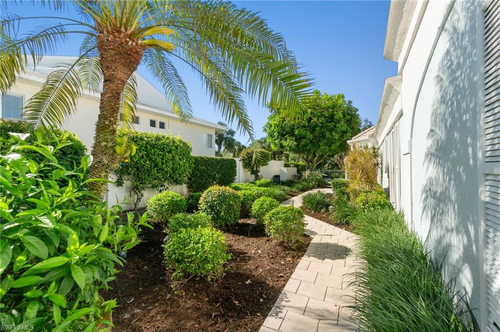 832 Rue Deville, Unit 5 Naples, FL 34108 - Photo 3 of 42 View of yard