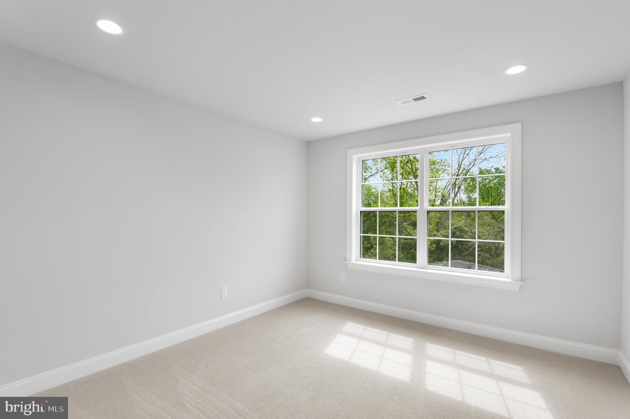 1108 Arden Drive, Unit METHACTON Norristown, PA 19403 - Photo 24 of 27 an empty room with a window