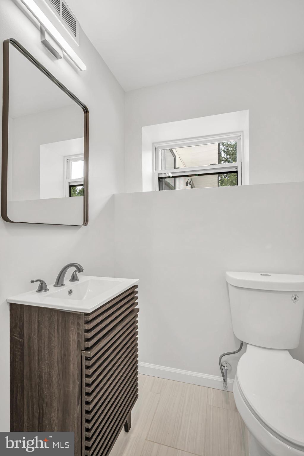 933 Fox Chase Road Jenkintown, PA 19046 - Photo 22 of 39 a bathroom with a sink a toilet and mirror