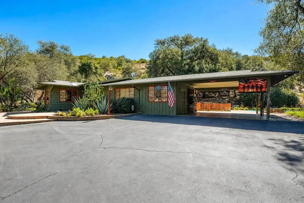 15655 Oak Valley Road Ramona, CA 92065 - Photo 5 of 49 Gallery Image 5