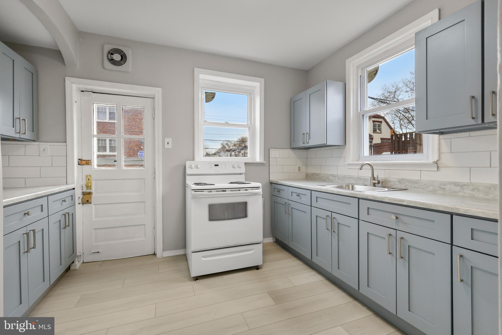 1064 Allengrove Street Philadelphia, PA 19124 - Photo 14 of 34 Kitchen