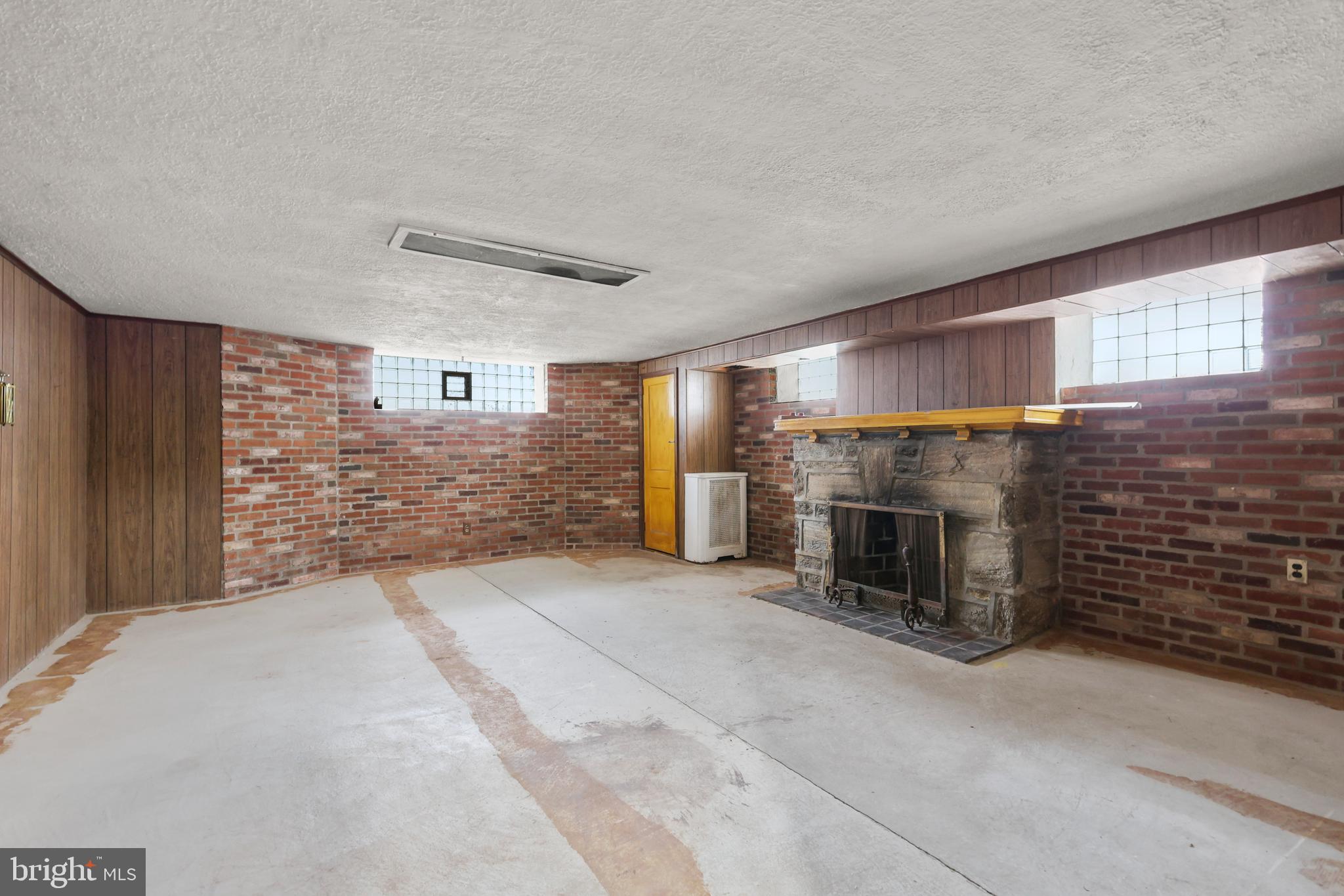 1064 Allengrove Street Philadelphia, PA 19124 - Photo 28 of 34 Basement Room
