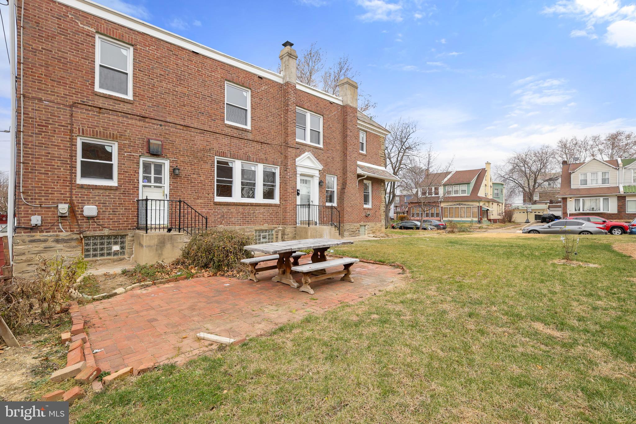 1064 Allengrove Street Philadelphia, PA 19124 - Photo 5 of 34 Side Yard