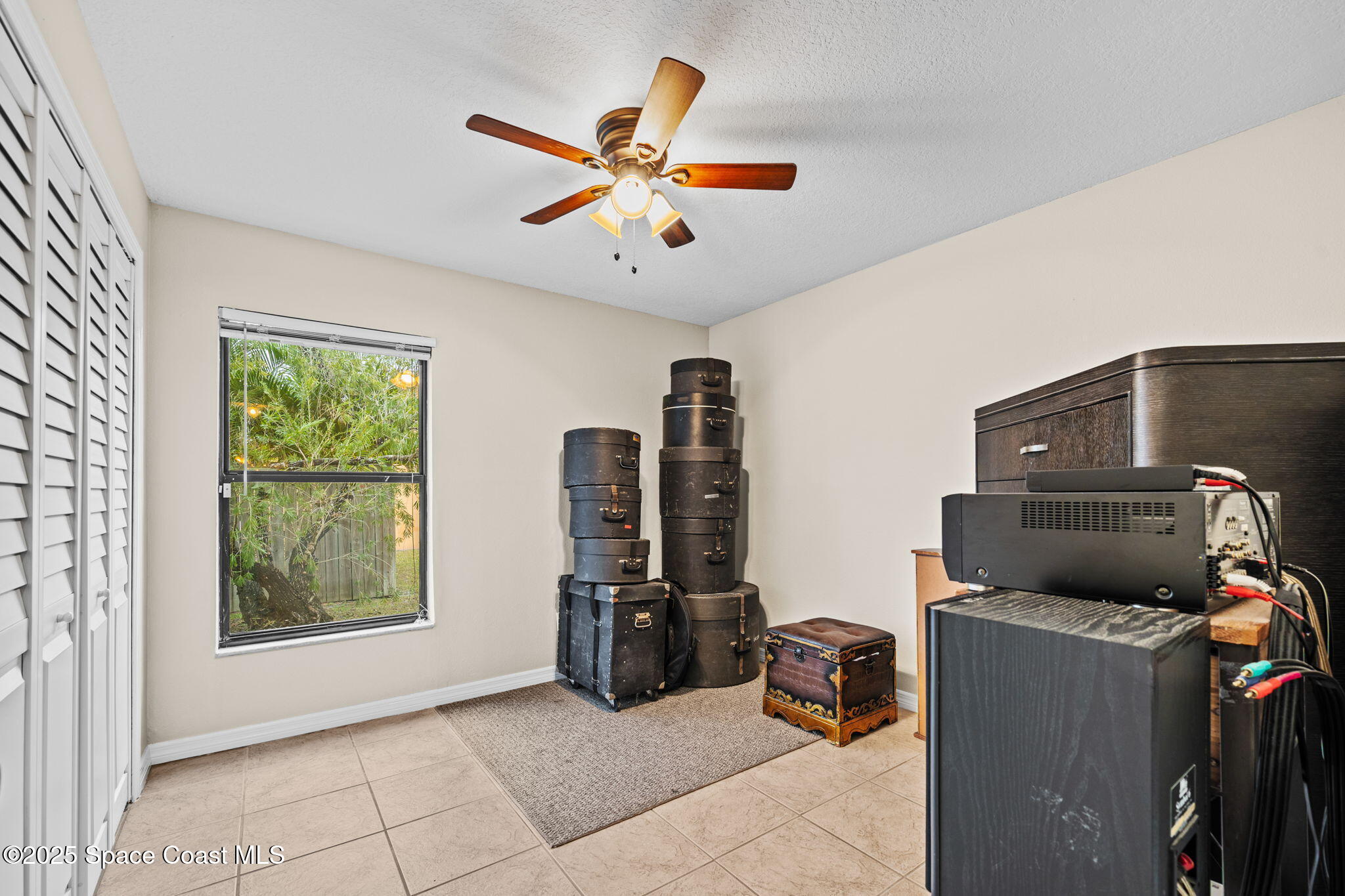 2568 Longwood Boulevard Melbourne, FL 32934 - Photo 16 of 42 a living room with furniture