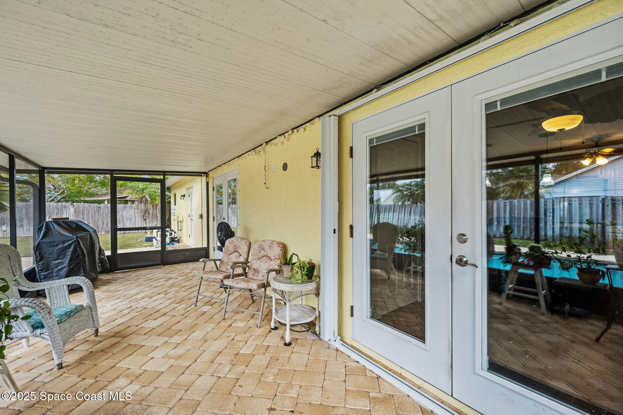 2568 Longwood Boulevard Melbourne, FL 32934 - Photo 33 of 42 a living room filled with furniture