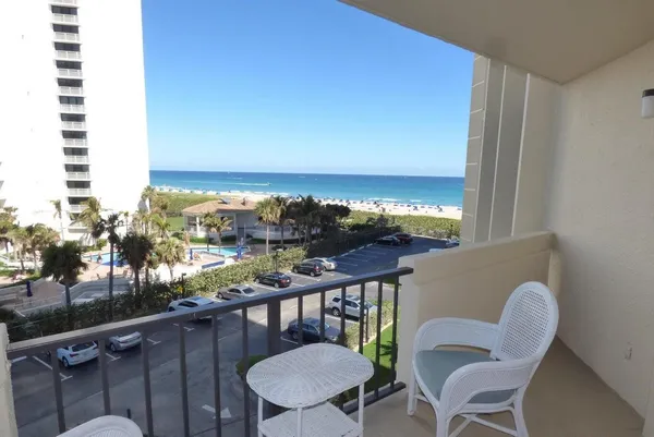 $599,999 | 2800 North Ocean Drive, Unit B5C, Singer Island, FL 33404