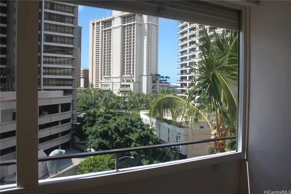 $2,200 | 425 Ena Road, Unit A808, Honolulu, HI 96815