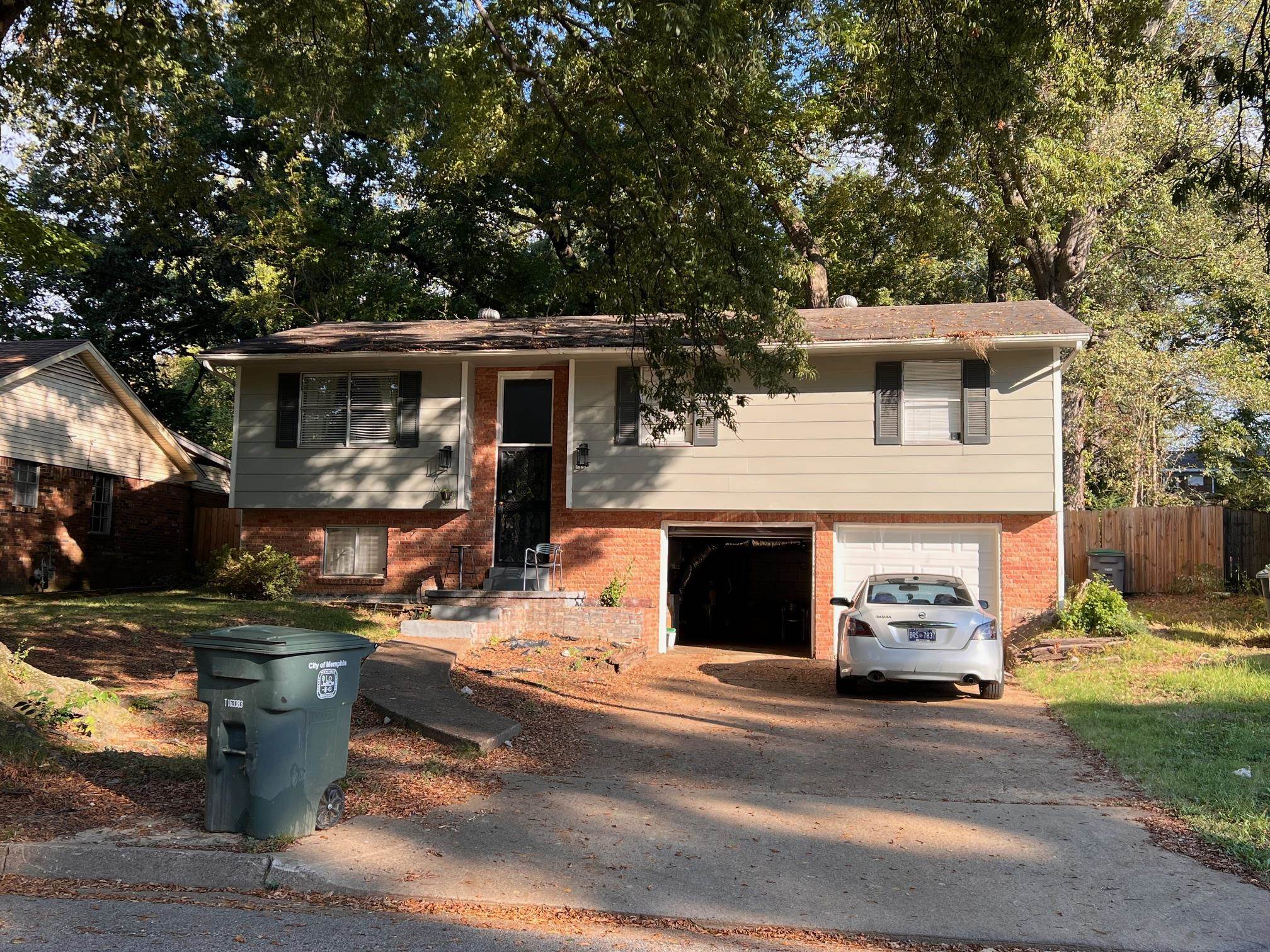 4178 Crain Road Memphis, TN 38128 - Photo 5 of 6 a house view with a sitting space