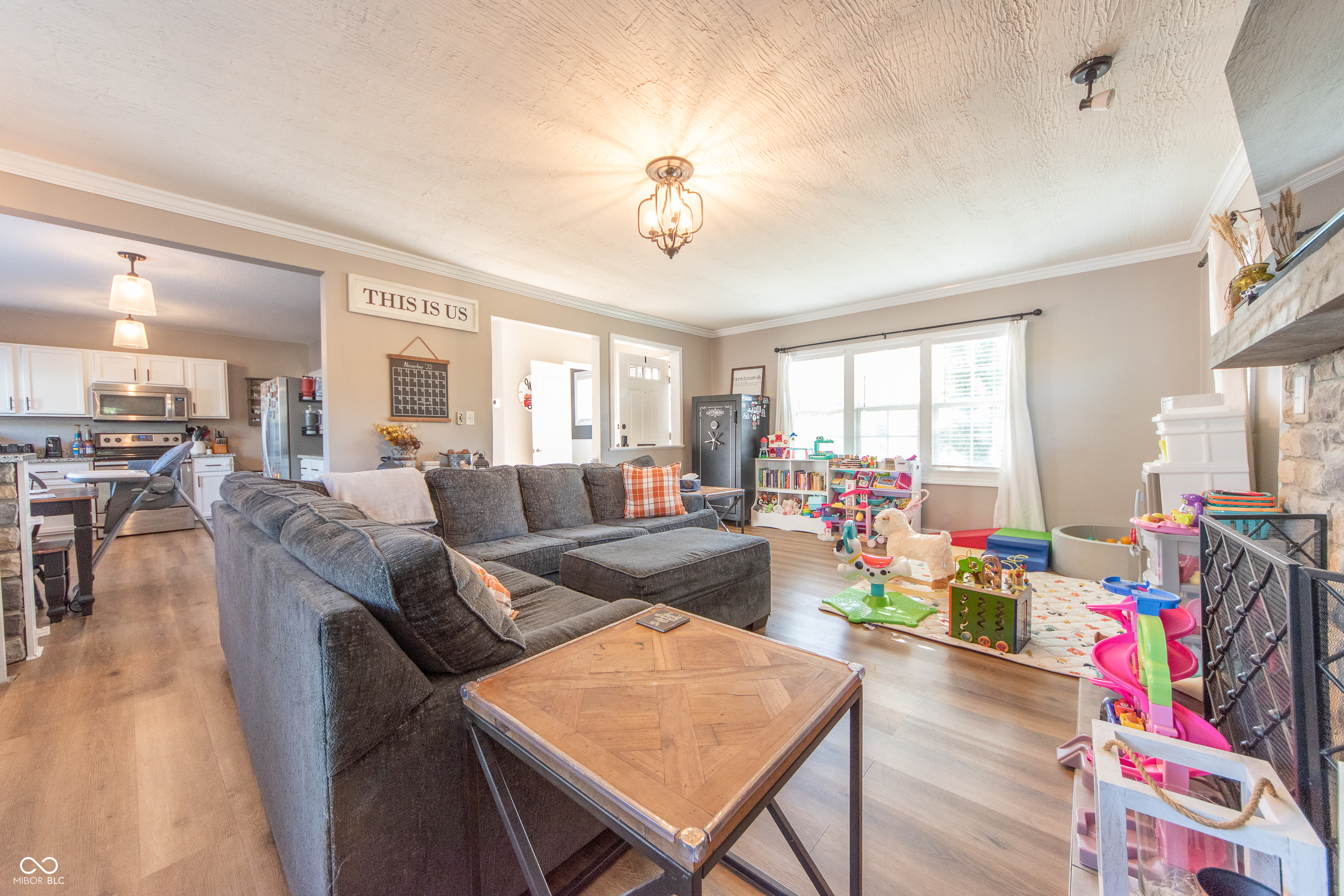 902 18th Street Columbus, IN 47201 - Photo 4 of 34