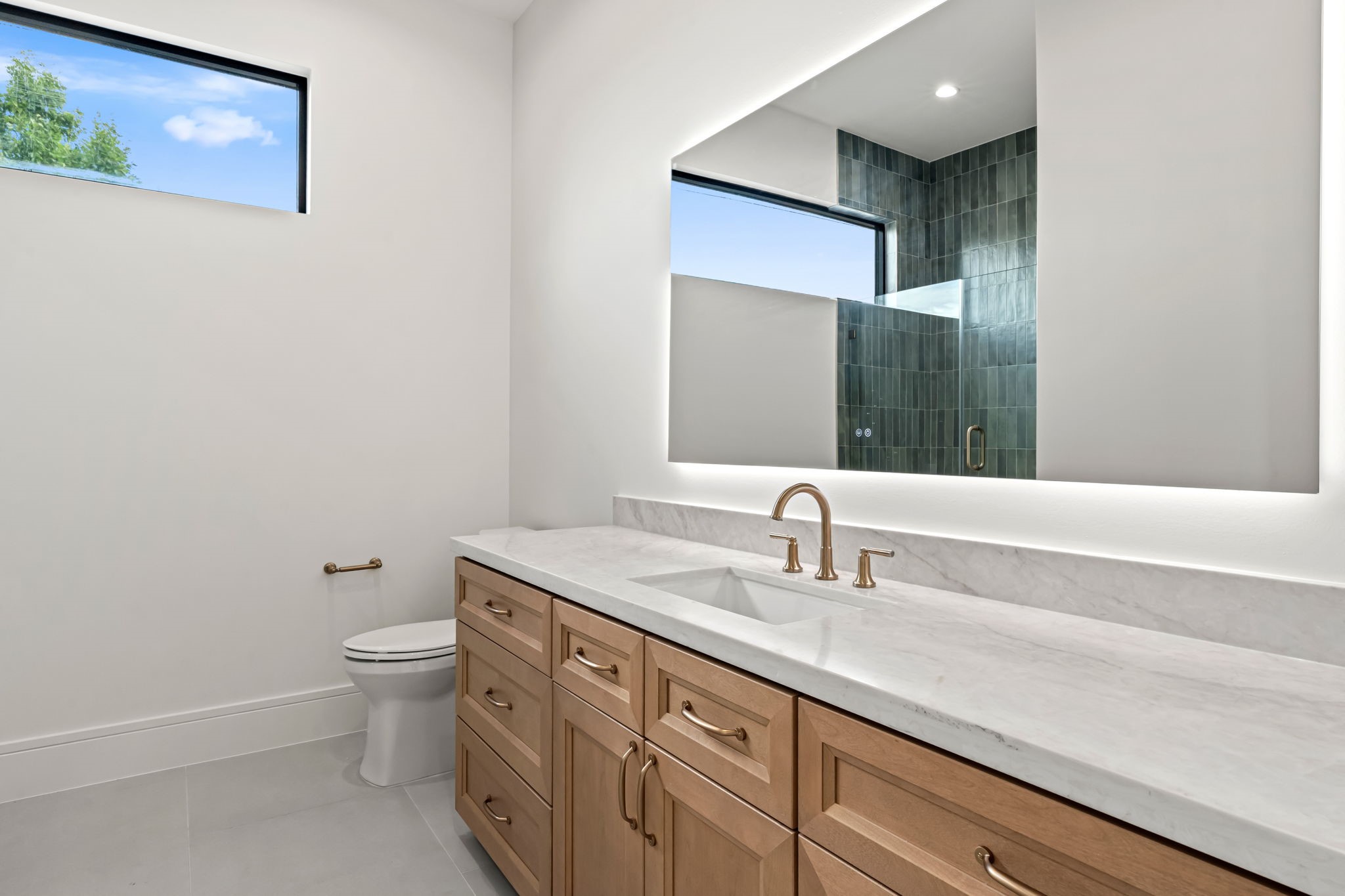4814 Locust Street Bellaire, TX 77401 - Photo 30 of 42 Secondary Ensuite Bath