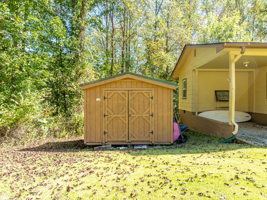 1813 John Smith Road East Blairsville, GA 30512 - Photo 2 of 41 a backyard of a house with wooden fence and a bench