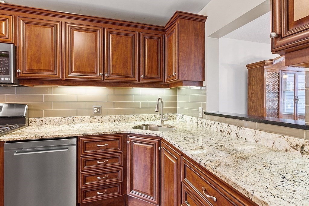 67 Cherry Hollow Road, Unit 67 Nashua, NH 03062 - Photo 4 of 42 Gallery Image 4