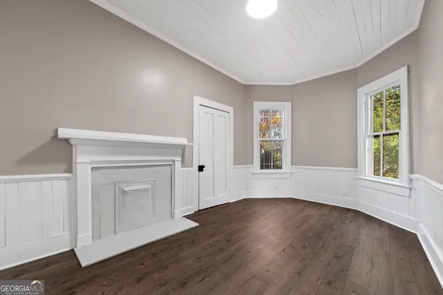 a bathroom with a toilet and a bathtub