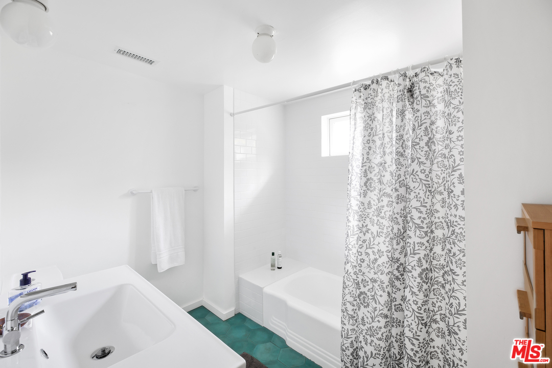 3515 Ferncroft Road Los Angeles, CA 90039 - Photo 12 of 16 Gallery Image 12