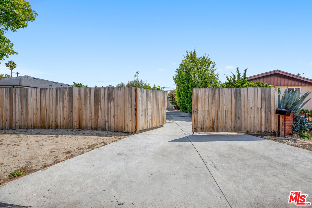 3515 Ferncroft Road Los Angeles, CA 90039 - Photo 15 of 16 Gallery Image 15