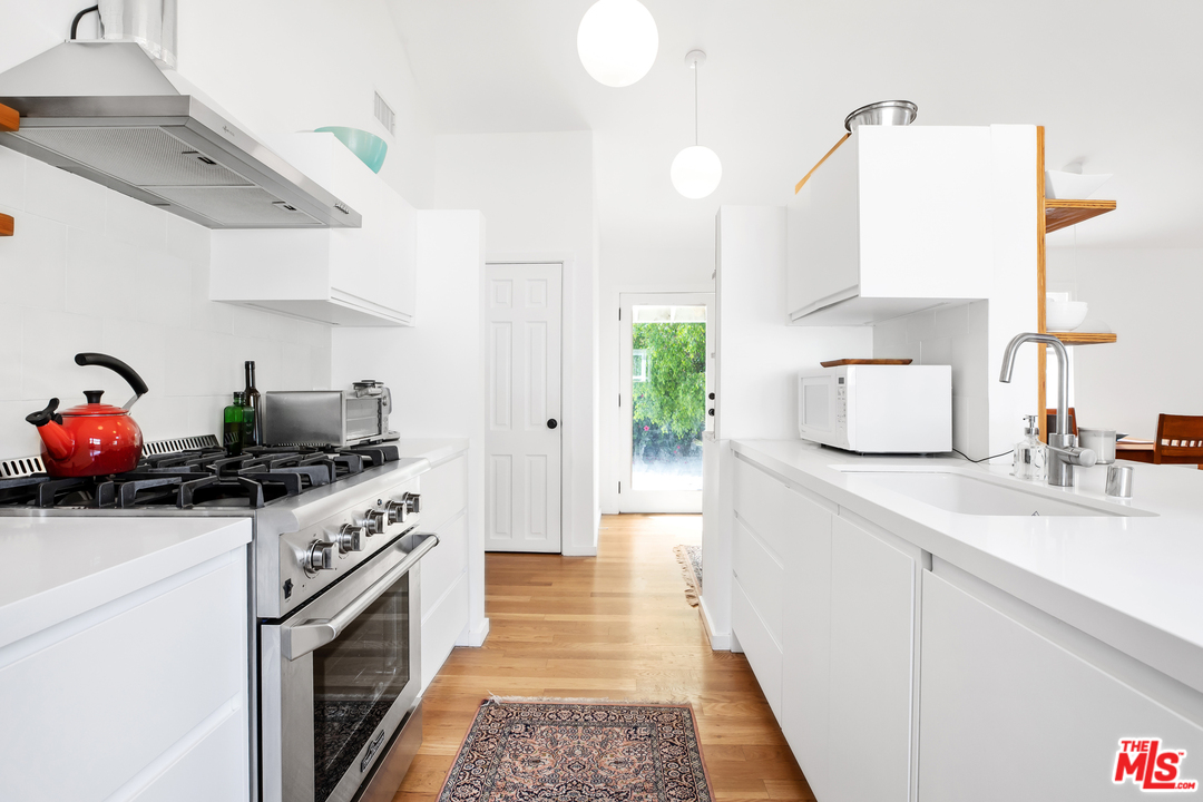 3515 Ferncroft Road Los Angeles, CA 90039 - Photo 9 of 16 Gallery Image 9