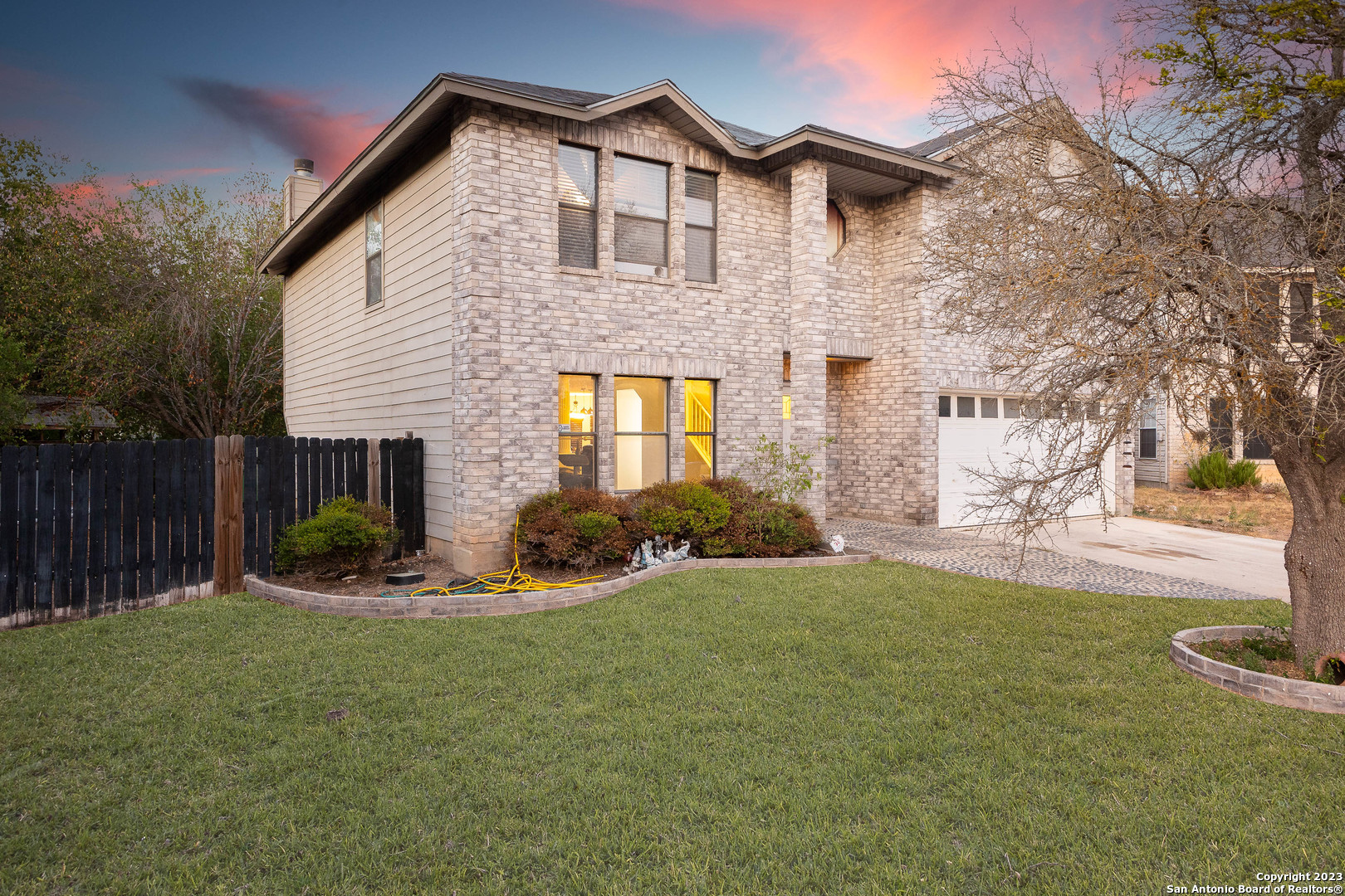 a view of a house with backyard and sitting area