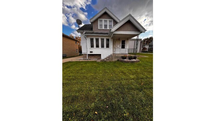 7715 West Center Street Milwaukee, WI 53222 - Photo 1 of 18 center