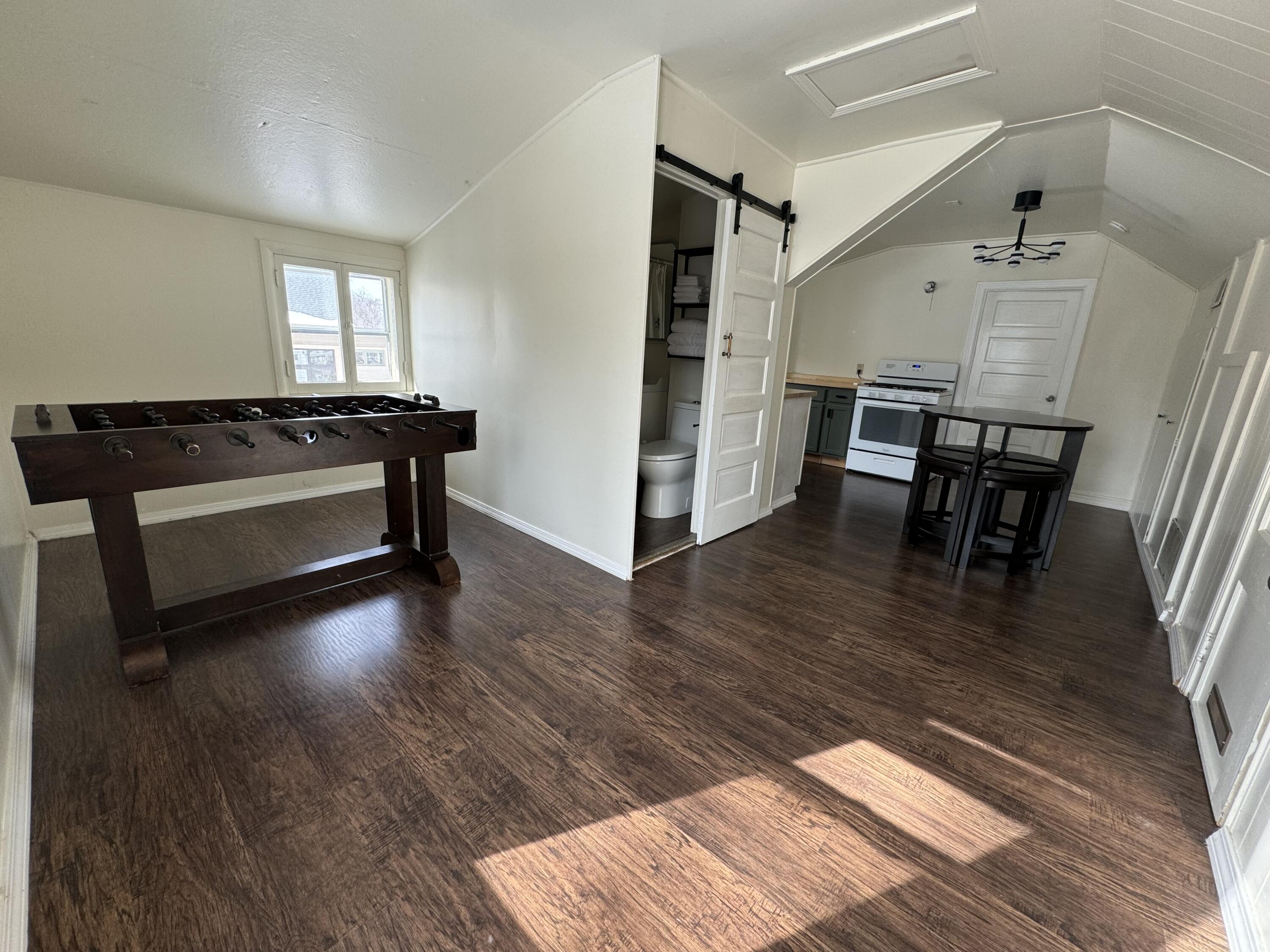 7715 West Center Street Milwaukee, WI 53222 - Photo 15 of 18 Upper Kit/Lr