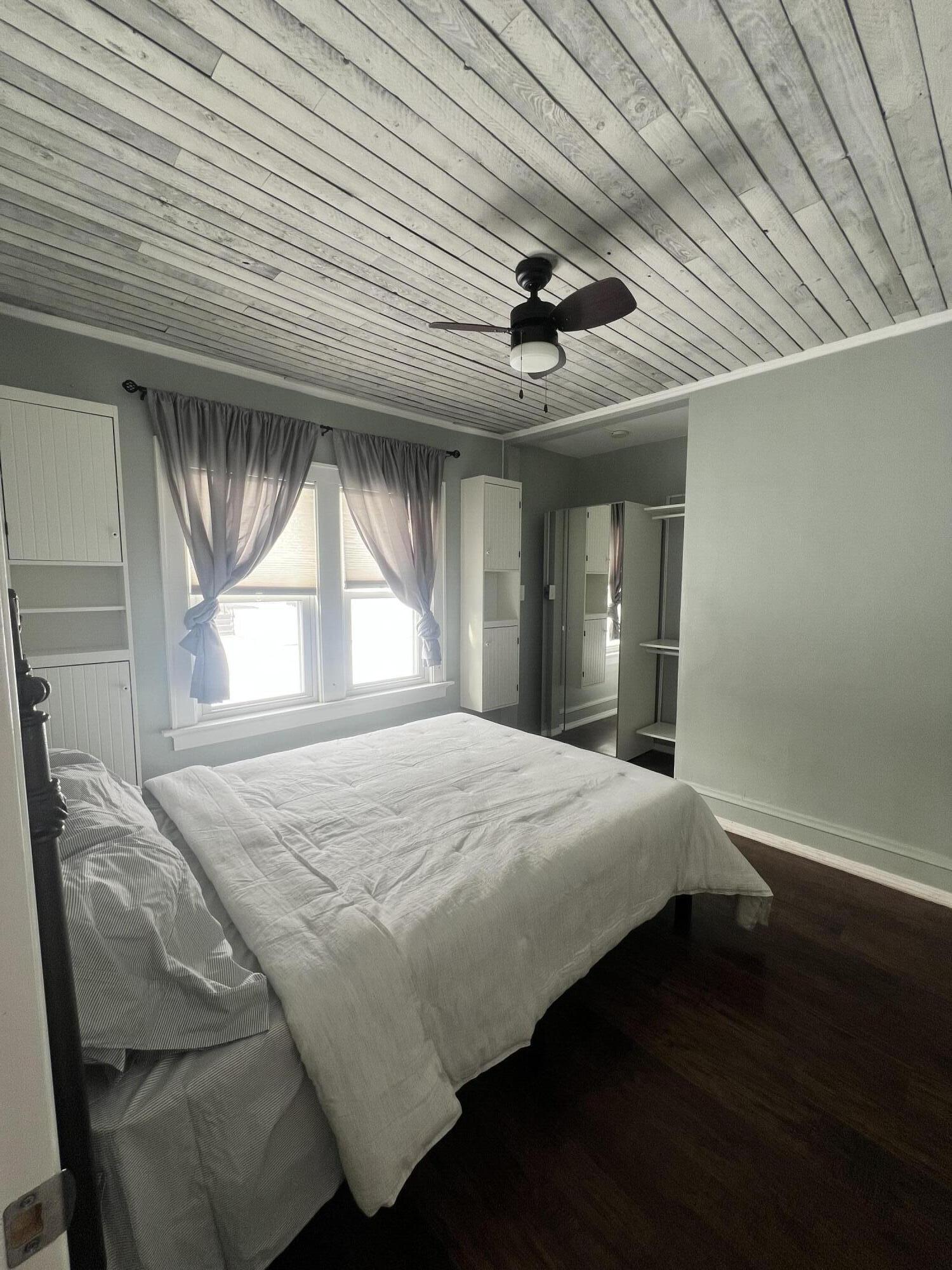 7715 West Center Street Milwaukee, WI 53222 - Photo 4 of 18 Main Unit BR