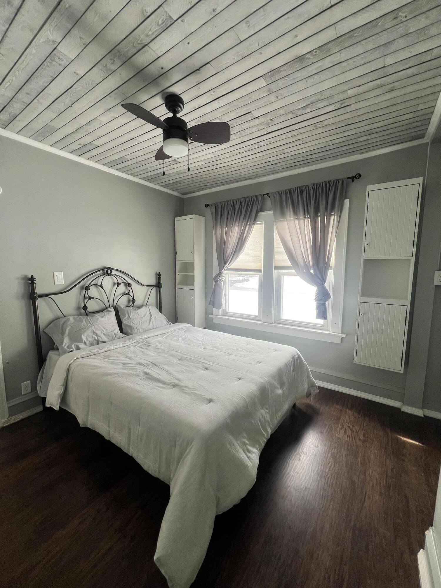 7715 West Center Street Milwaukee, WI 53222 - Photo 6 of 18 Main Unit BR