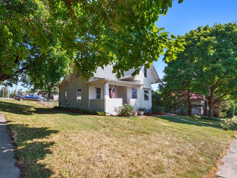 111 East 4th Street Riverside, IA 52327 - Photo 3 of 26 Gallery Image 3