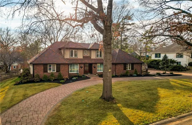 $1,650,000 | 5209 West 83rd Terrace, Prairie Village, KS 66207