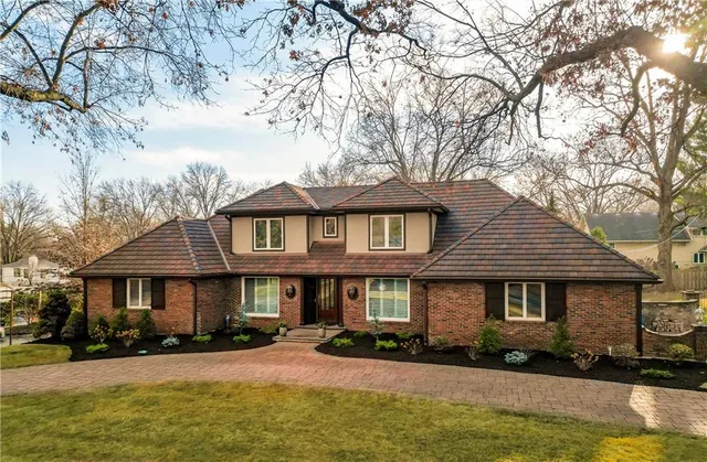 $1,650,000 | 5209 West 83rd Terrace, Prairie Village, KS 66207