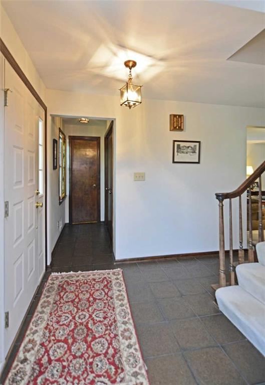226 Sunridge Road Pittsburgh, PA 15238 - Photo 3 of 24 Gallery Image 3