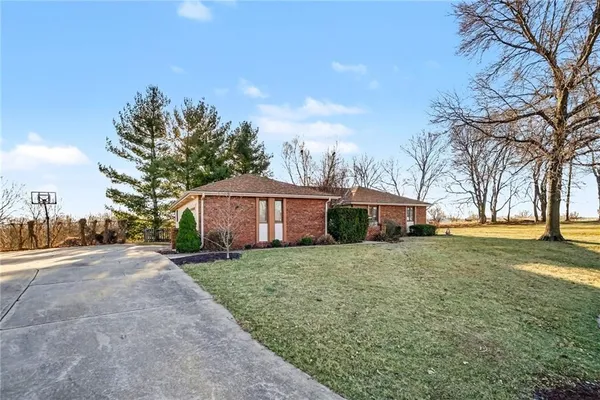 $425,000 | 1109 South Catalpa Street, Savannah, MO 64485