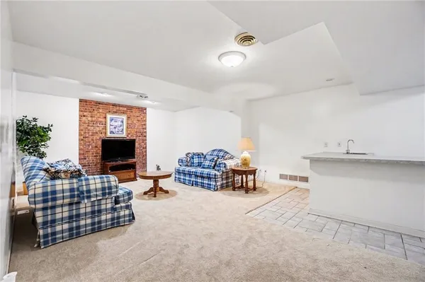 $425,000 | 1109 South Catalpa Street, Savannah, MO 64485