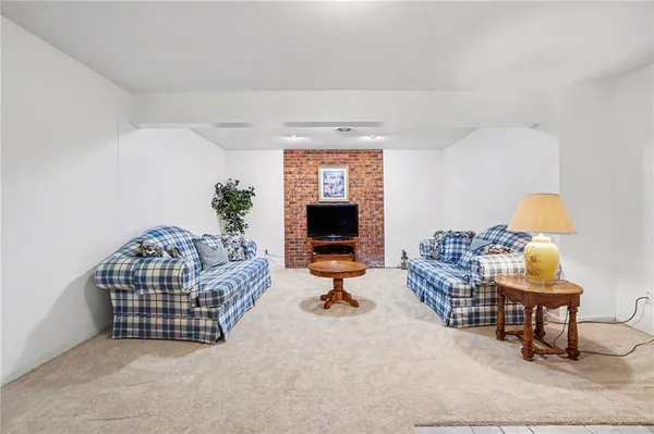 $425,000 | 1109 South Catalpa Street, Savannah, MO 64485