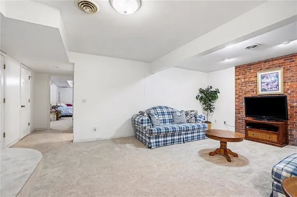 $425,000 | 1109 South Catalpa Street, Savannah, MO 64485