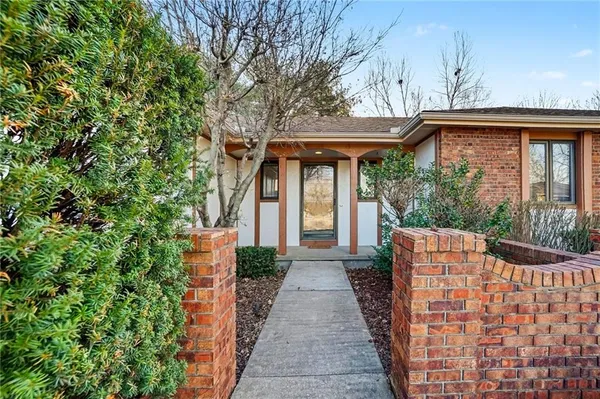 $425,000 | 1109 South Catalpa Street, Savannah, MO 64485