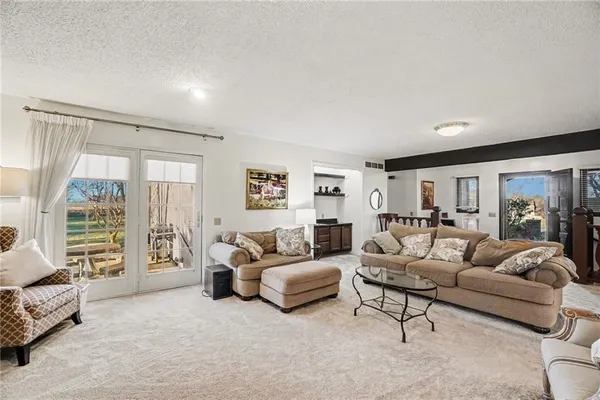 $425,000 | 1109 South Catalpa Street, Savannah, MO 64485