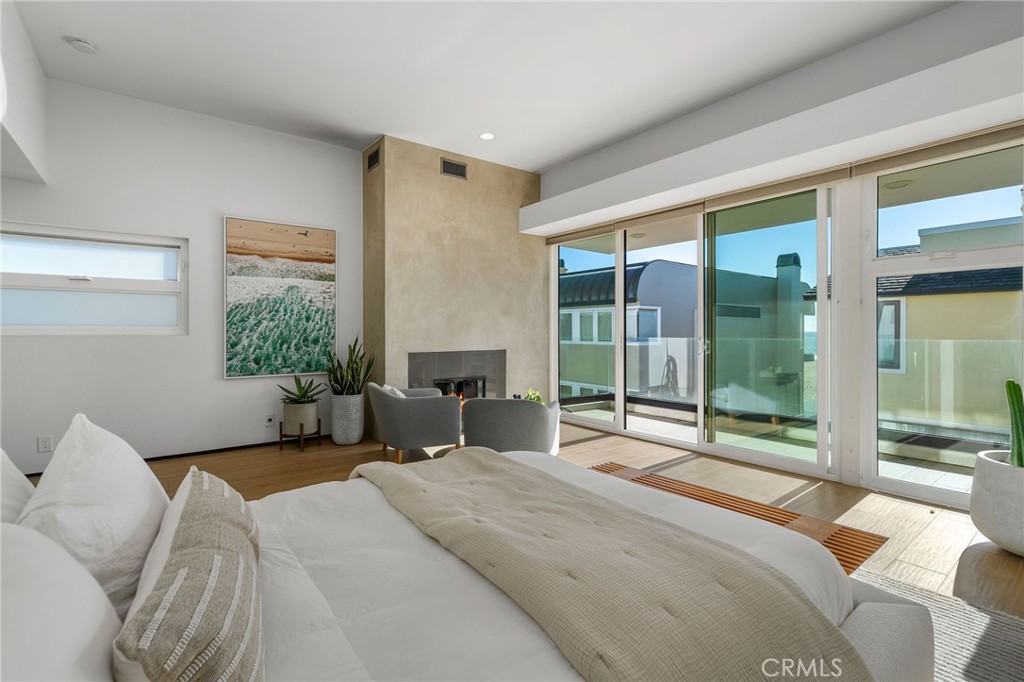 73 B Surfside Surfside, CA 90743 - Photo 22 of 40 Large primary bedroom wtih ocean views