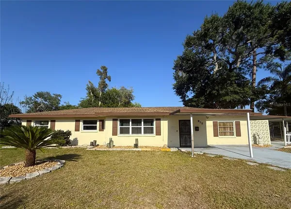 $2,500 | 915 14th Street East, Bradenton, FL 34208
