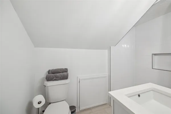 $7,000 | 89 Towering Pines Drive, The Woodlands, TX 77381