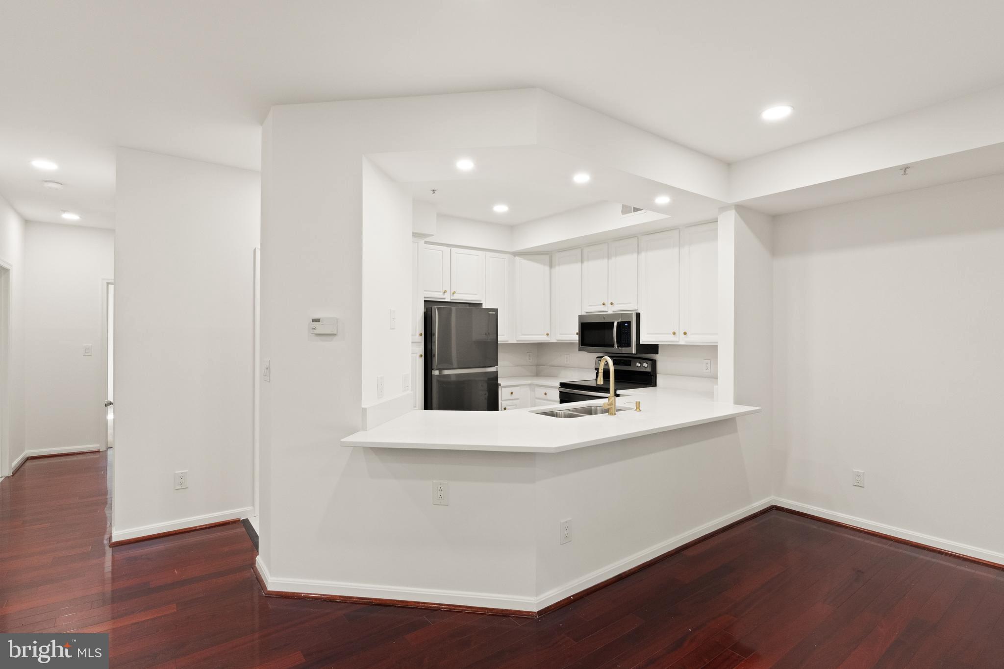 1324 Garden Wall Circle, Unit B Reston, VA 20194 - Photo 9 of 32