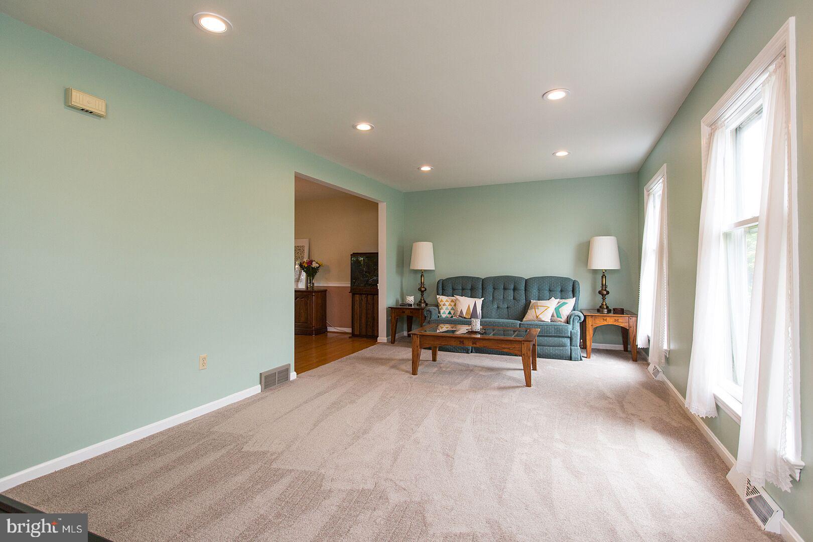 2170 Coventry Road Lancaster, PA 17601 - Photo 4 of 32 Gallery Image 4