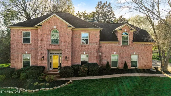 $785,000 | 204 Treyburn Drive, Knoxville, TN 37934