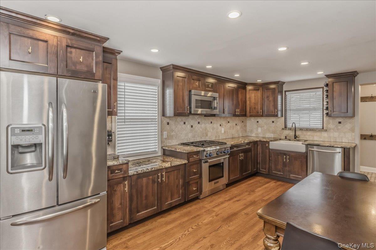 306 Latham Road Mineola, NY 11501 - Photo 3 of 38