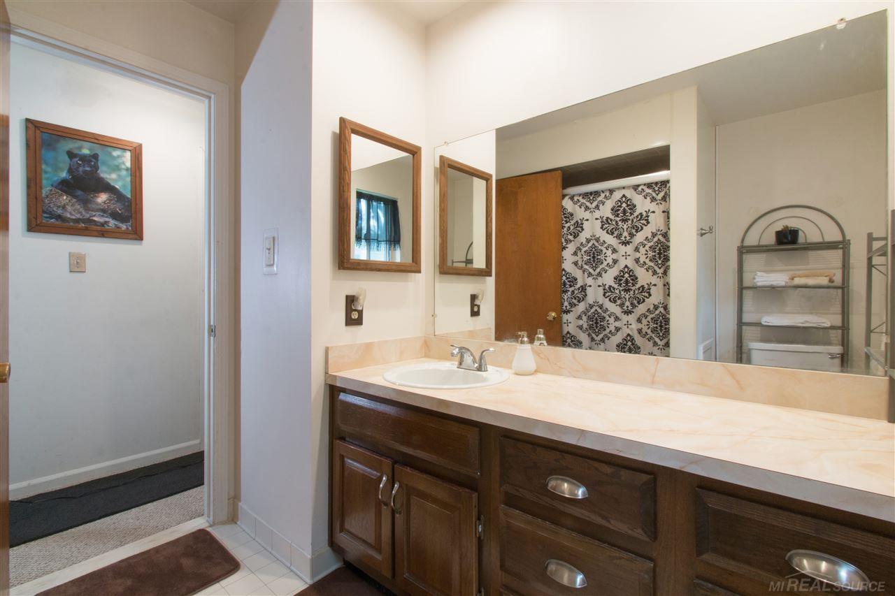 4113 Telegraph Road Bloomfield Hills, MI 48302 - Photo 9 of 22 50018228-8.JPG