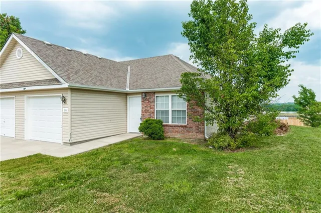 $1,340 | 204 Palmer Court, Pleasant Hill, MO 64080