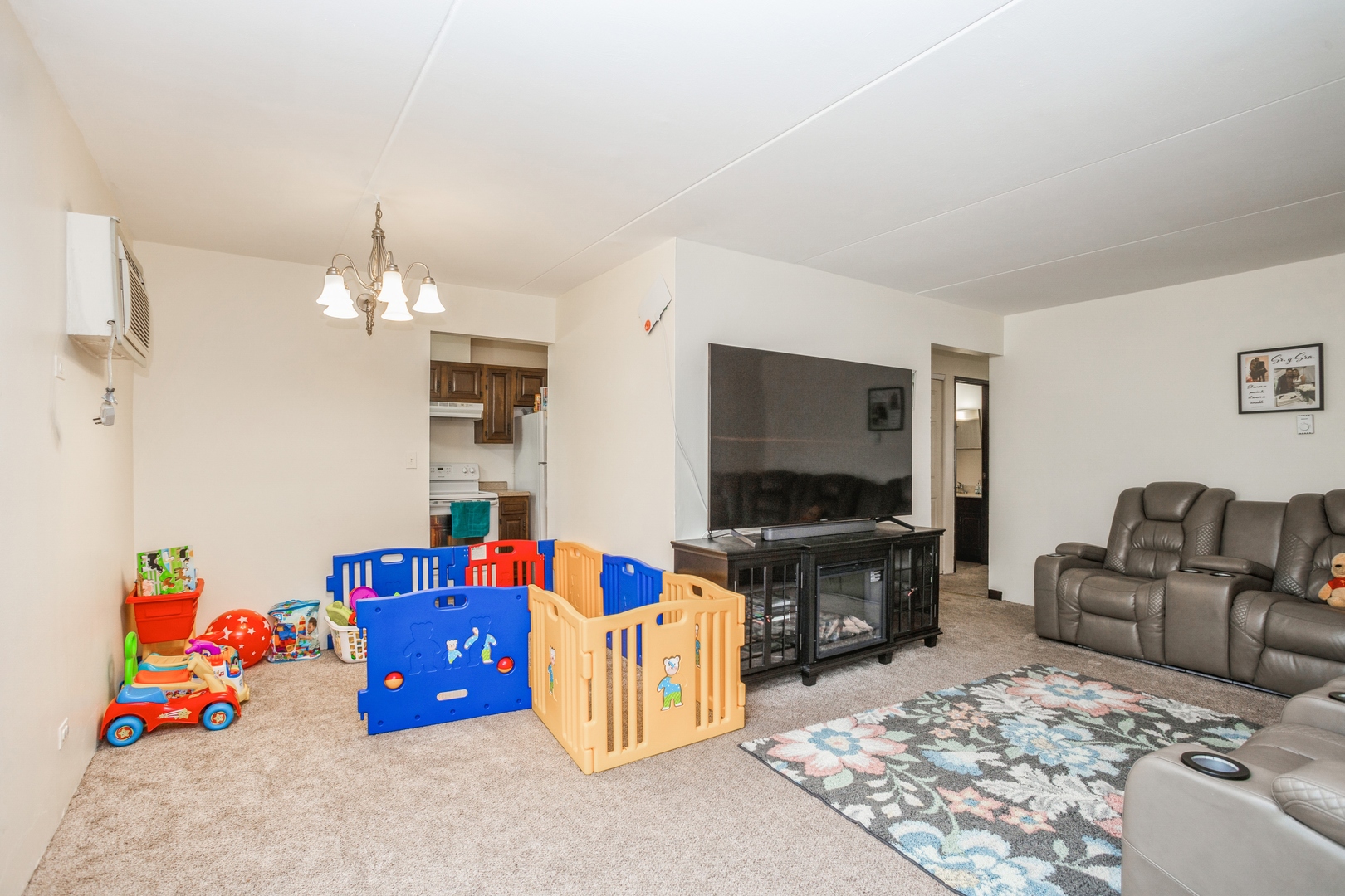 667 Swift Road Addison, IL 60101 - Photo 4 of 15