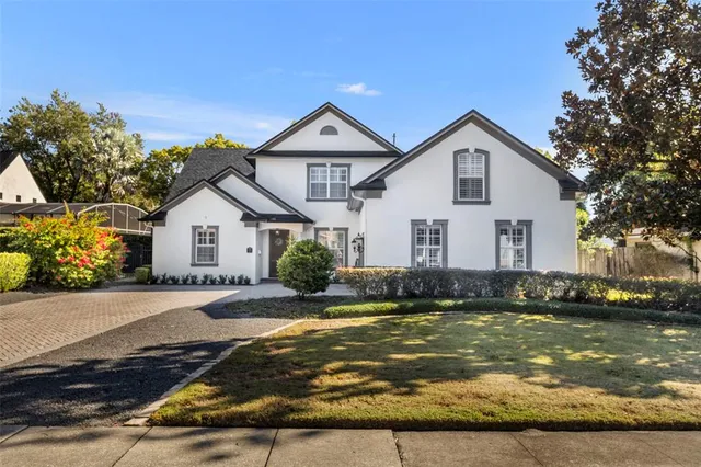 a view of a yard in front of house