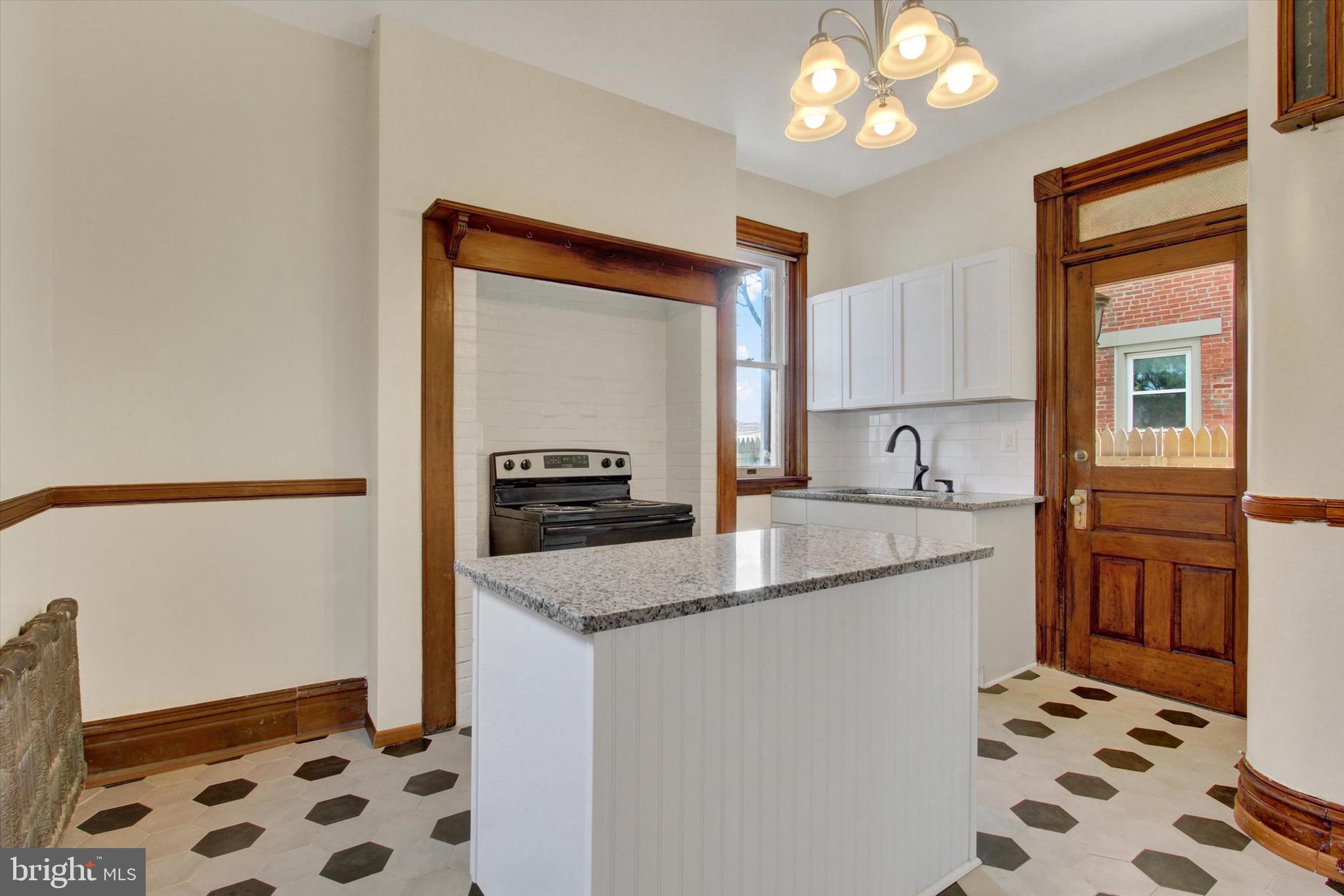 407 Carlisle Street Hanover, PA 17331 - Photo 12 of 38